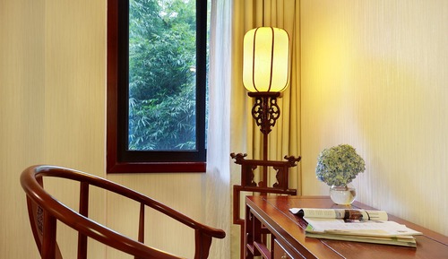 Deluxe Garden view room with kingbed