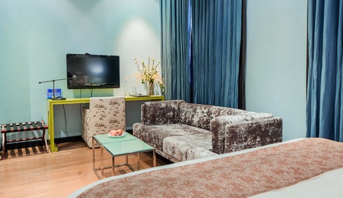 Deluxe King Room