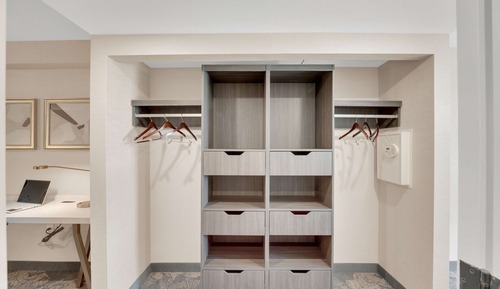 King bedroom evolution suite