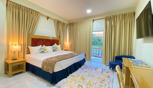 Classic Deluxe Hillside Room with Kitchen