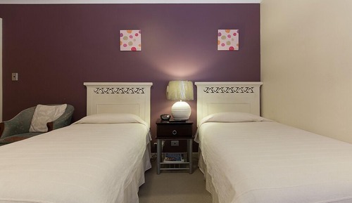 Twin Bed Room