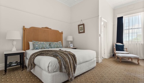 Standard Room, 1 King Bed