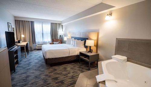 Suite, 1 King Bed, Accessible, Jetted Tub (Non Smoking)