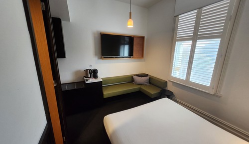Standard Queen Room