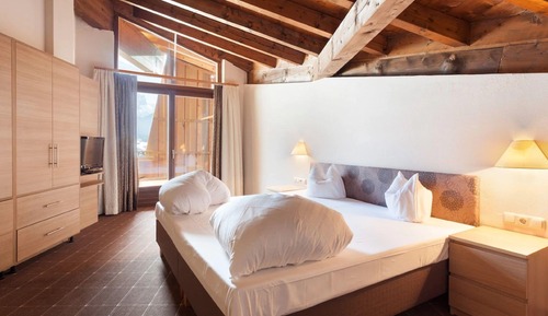 Panoramic Penthouse, 4 Bedrooms, Balcony, Mountain View