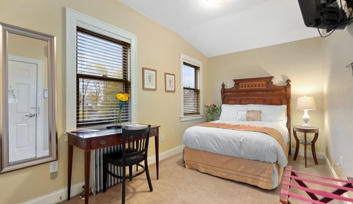 Room #11 - The Overlook - Full