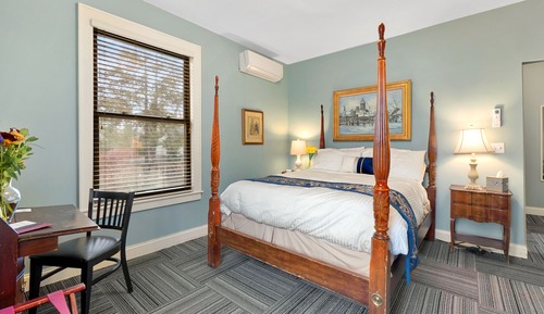 Room #5 - The Springfielder - Queen