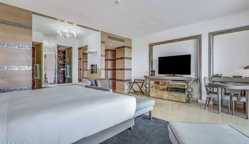 Grand Room, 1 King Bed (King Grand Deluxe Plus Room)