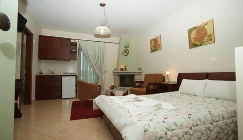 Studio, Lake View (for 3)