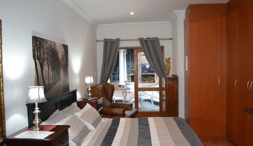 Bachelor Apartment 