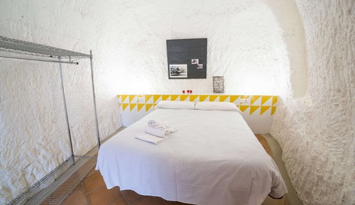 House Cave, from 2 to 4 people