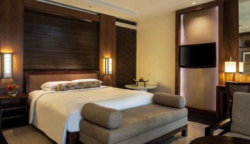 Room, 1 King Bed, Balcony, Garden View (Club Access)