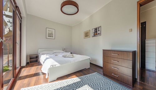 Apartment (4 A/B)