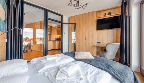 Apartment (44 B)