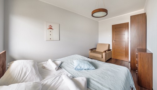Apartment (18 B)