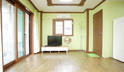 Room (Saesori)