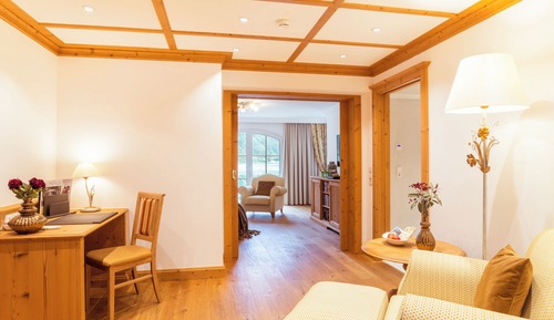 Suite, Lake View