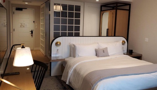 Penthouse, 1 King Bed, City View, Corner