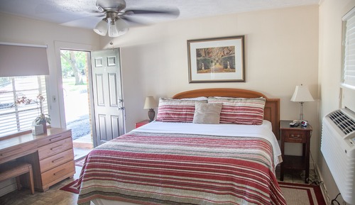 Deluxe Room, 1 King Bed (4)