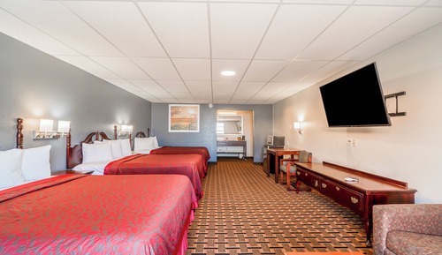 3 Queen Beds with Sofa Bed Non-Smoking
