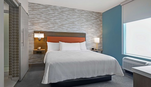 Suite, 1 King Bed, Accessible (Hearing)
