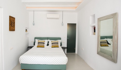 Deluxe Suite, 1 Queen Bed, Private Pool, Pool View