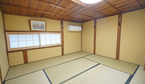 (203) 2F Triple Room (Private Room, shared Shower and Toilet)
