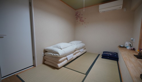 (102) 1F Twin Room (Private Room with Shower and Toilet)