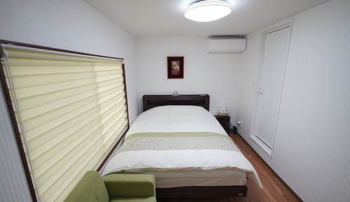 (201) 2F Western Room, Queen Bed (Private Room with Shower and Toilet)
