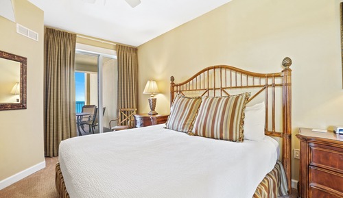 Condo, 3 Bedrooms, Ocean View, Beachfront (1-1109)