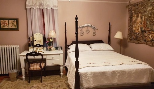 Honeymoon Suite