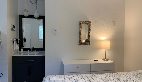 Premier Studio (Unit 12)