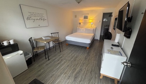 Basic Studio, 1 Queen Bed (Unit 4)