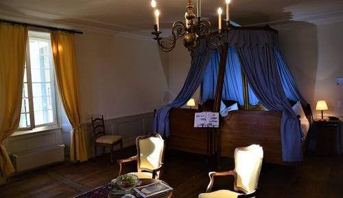 Suite (Baldachin)