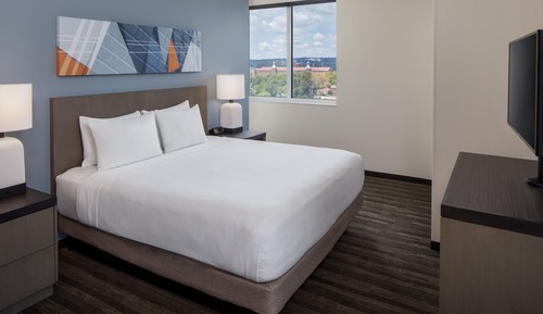 Suite, 2 Bedrooms (1 King Bed, 2 Queen Beds)
