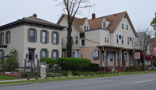 Straus Apartment