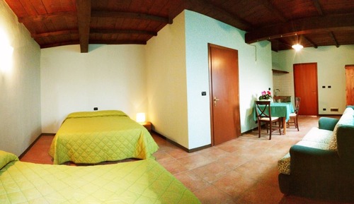 Room, Accessible (Gialla)