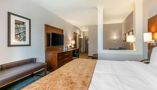 Suite, 1 King Bed, Accessible, Non Smoking