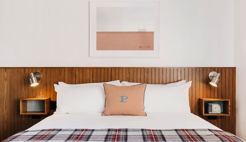 Deluxe Room, 1 King Bed, Courtyard View (The Courtyard King ADA Roll-in Shower)