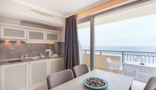 Suite, Sea View