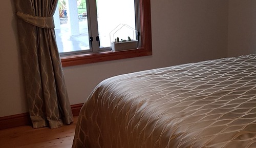 Deluxe Double Room, 1 King Bed, Accessible (Rose)