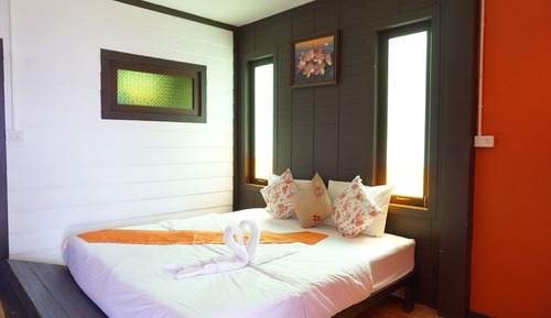 Superior Bungalow with Garden View
