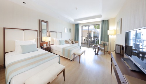 Deluxe Double or Twin Room, Partial Sea View
