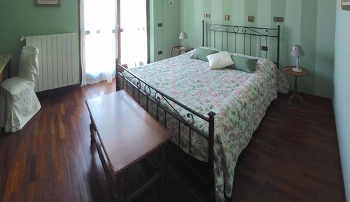 Double Room (Virginia)