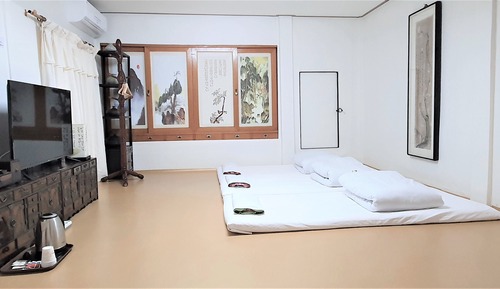 Traditional Single Room (Large sarangbang)