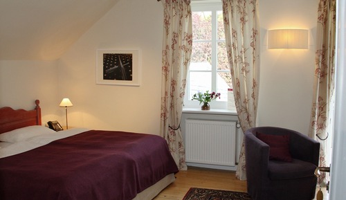 Deluxe Double Room, 1 King Bed, Bathtub, Mountain View