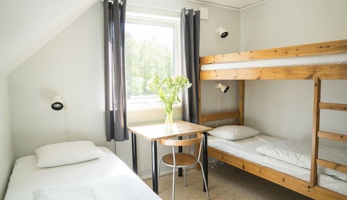 Triple Room (1 bunk bed, 1 single bed. Vandrarhem)