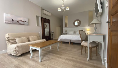 Superior Double Room, 1 Queen Bed (Alicia)