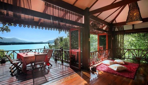 7 Bedrooms Villa