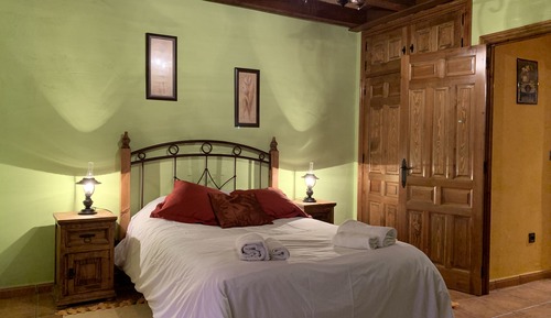 Basic Chalet, 2 Bedrooms, Fireplace, Mountainside